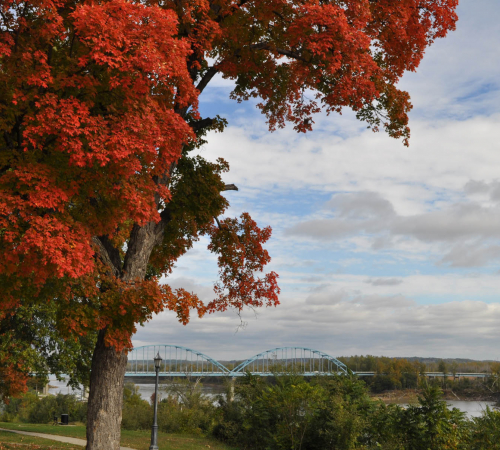 North Esplanade Park's sidewalk overlooks the Missouri River and Centennial Bridge.