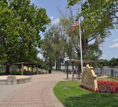 Walking trail along the Missouri River at Leavenworth Landing Park